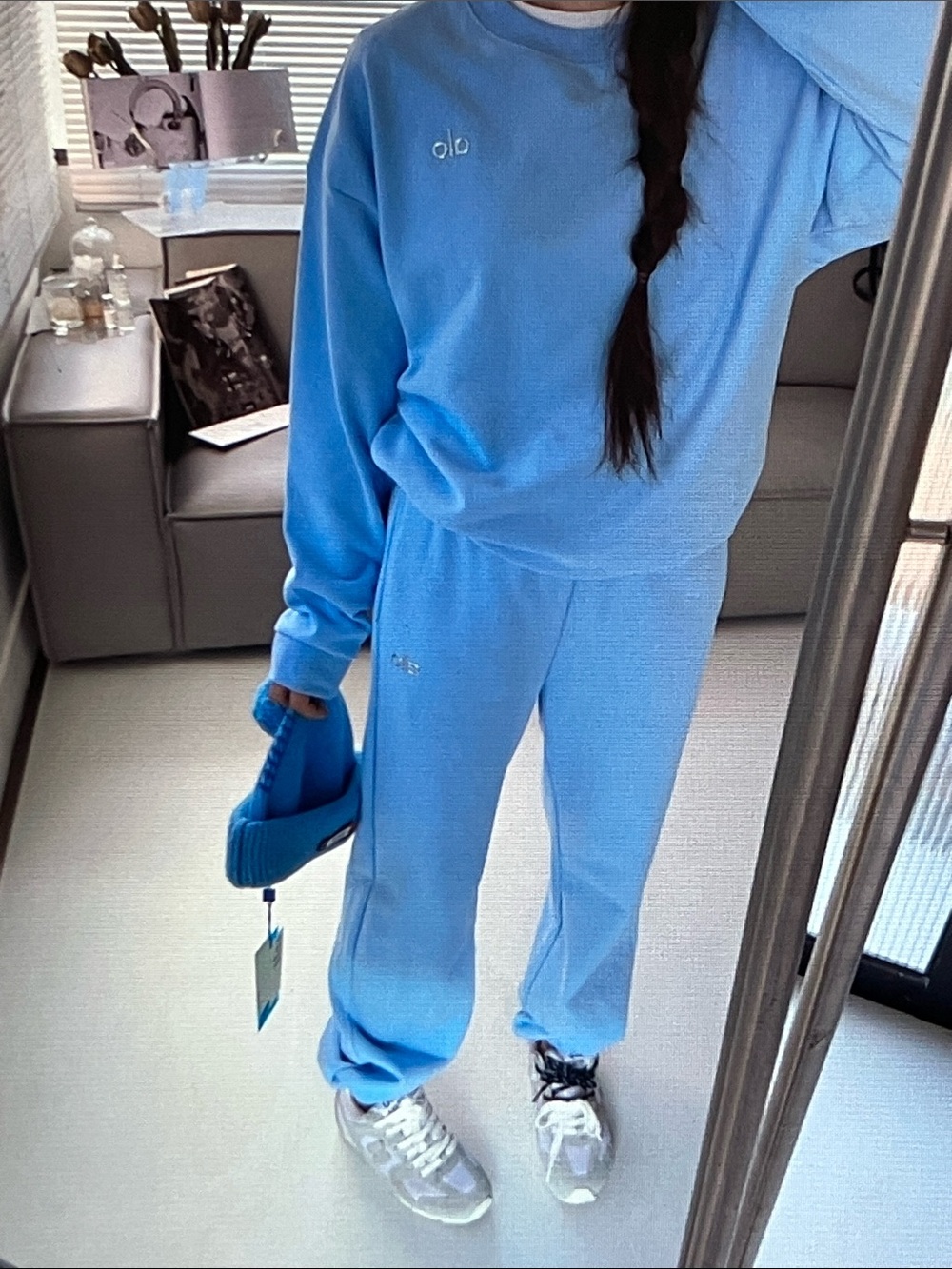 ALO Yoga Women's Light Blue 2-Pants Matching Lounge Set Crewneck Top & Joggers - Picture 4 of 7